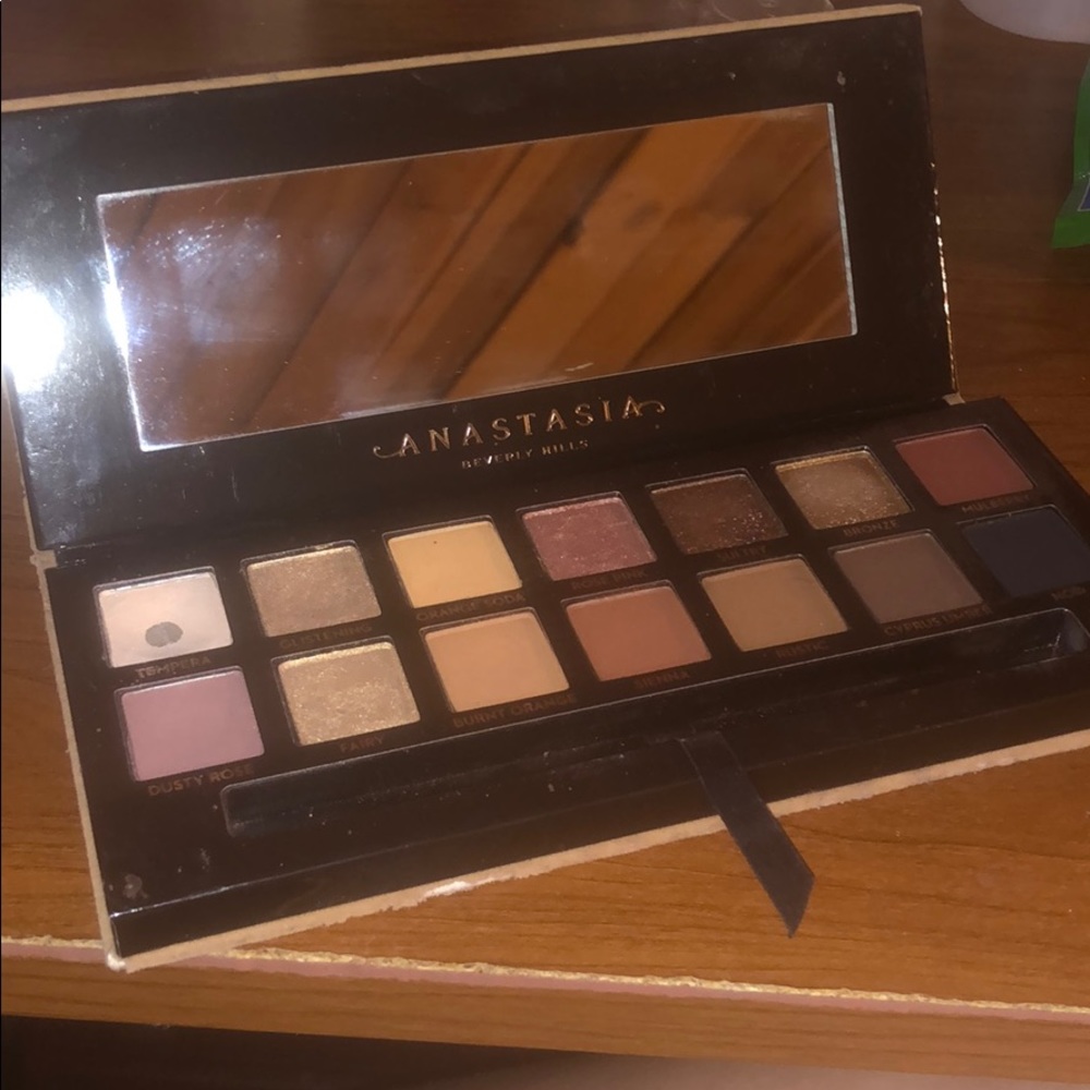 Anastasia Beverly Hills Soft Glam Palette